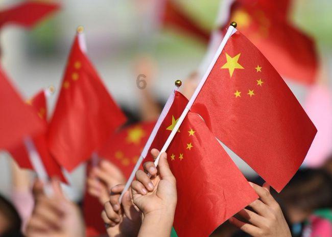 救援受困的长颈鹿